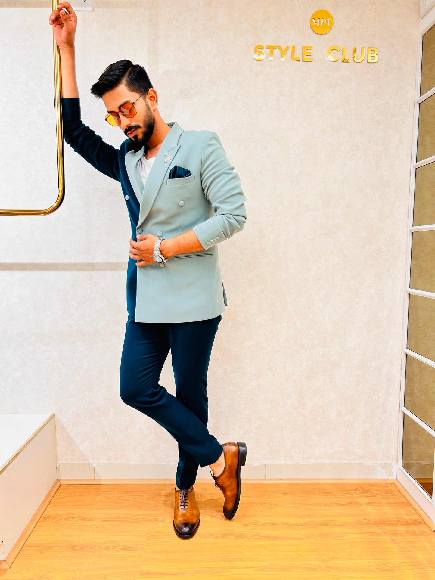 Dual tone patterned double breasted suit