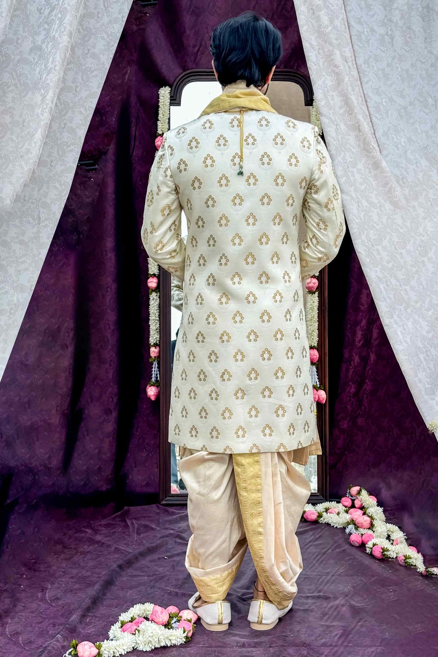 Highlighted Boota sherwani