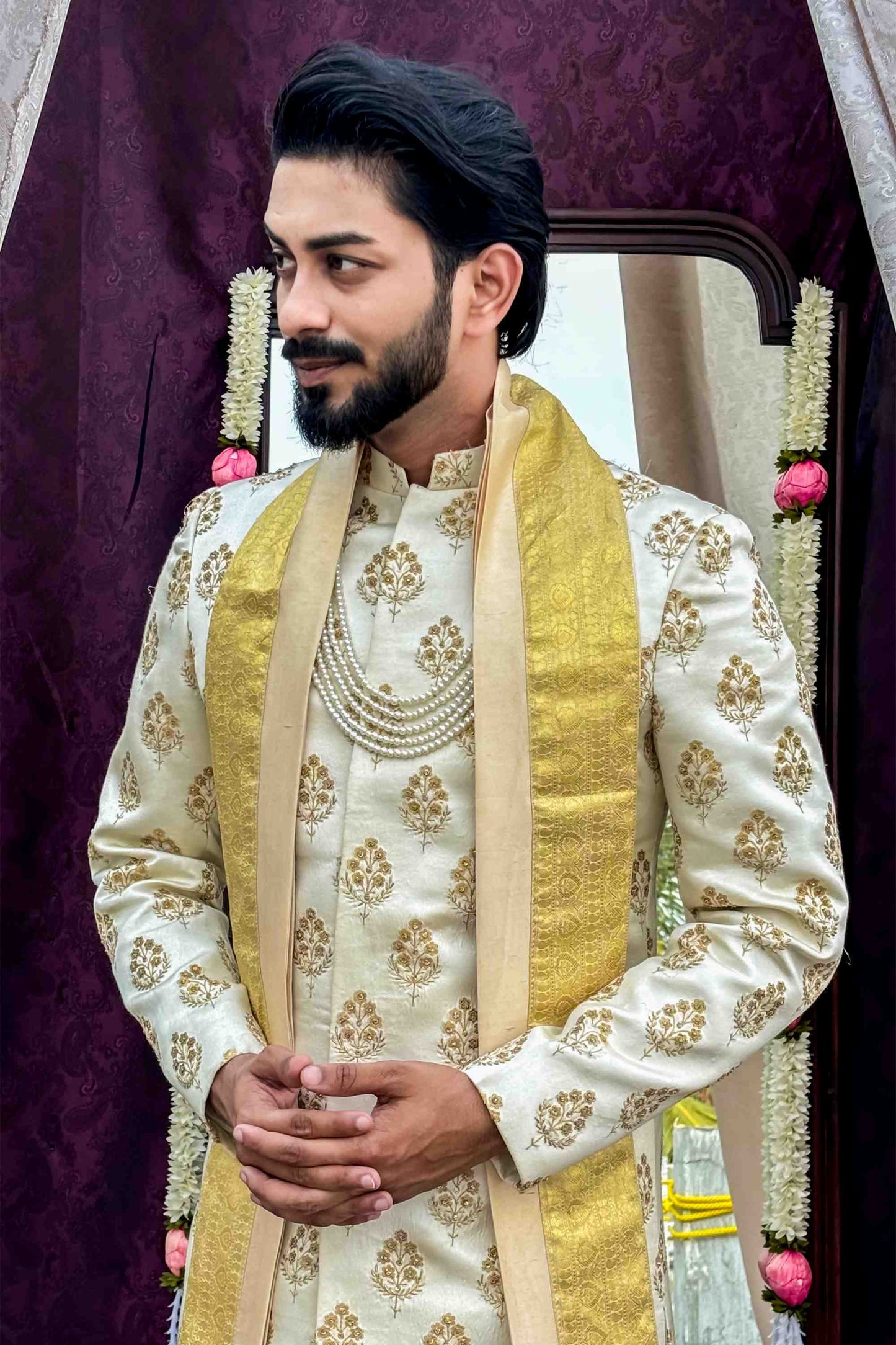 Highlighted Boota sherwani