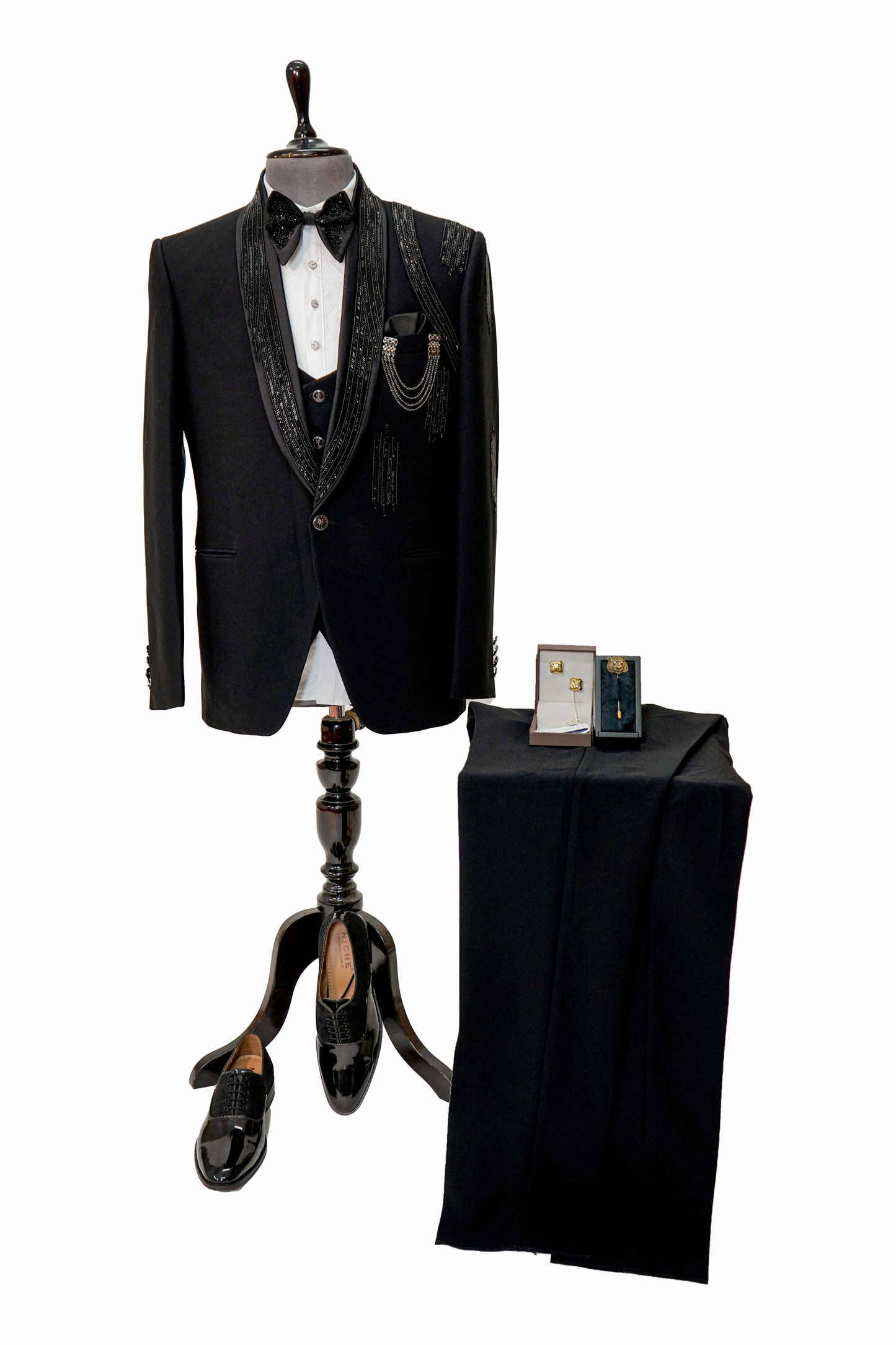 Black Italian Woolcrepe 2-piece tuxedo with lapel and shoulder Embroidery