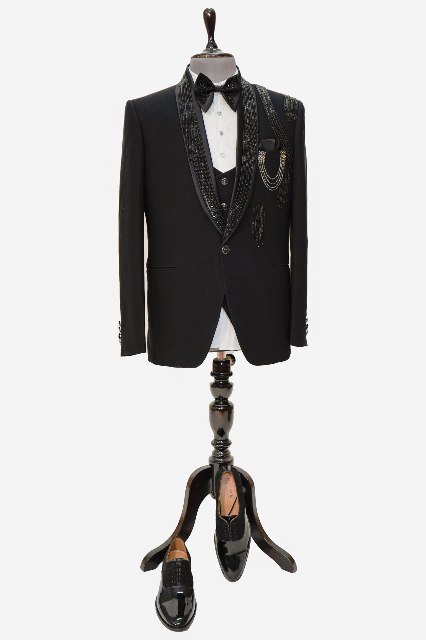 Black Italian Woolcrepe 2-piece tuxedo with lapel and shoulder Embroidery