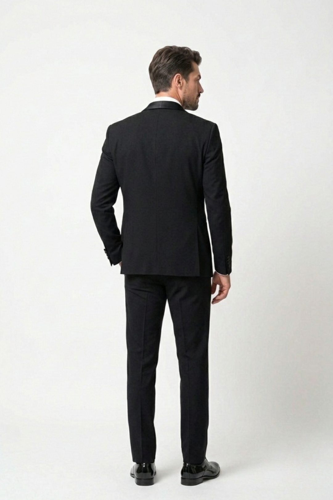 Woolcrepe 2-piece Tuxedo with embroidery on the shoulders