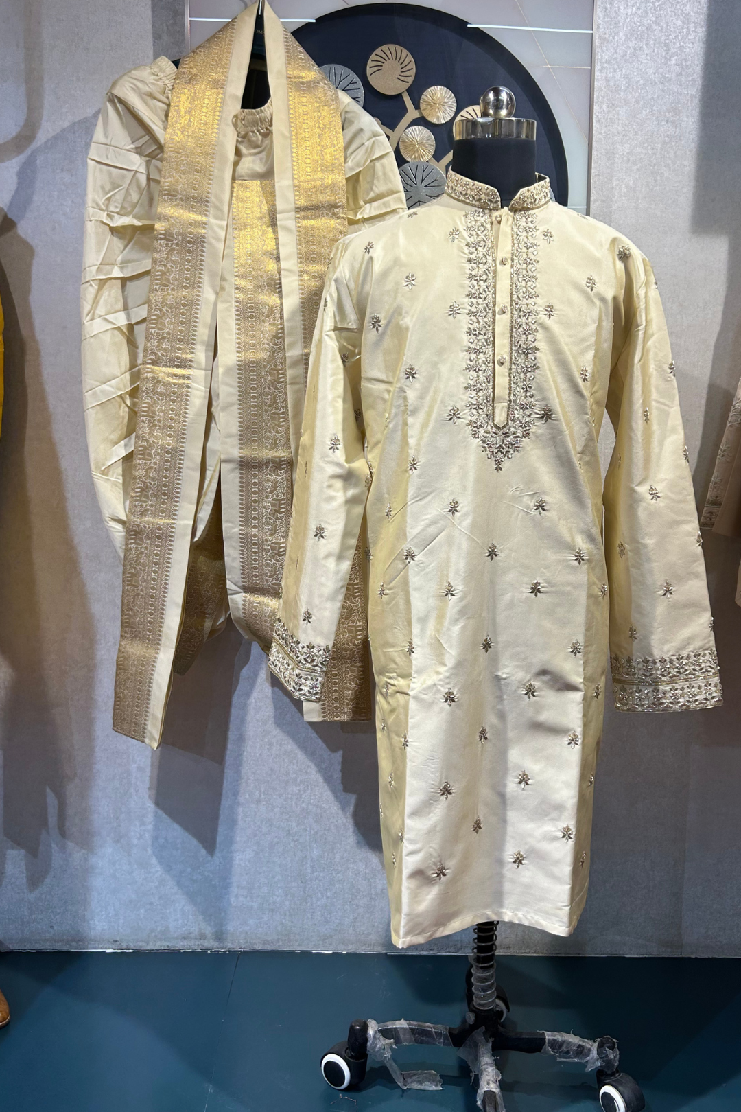 Men’s Ivory Self-Textured Pattu Pancha Set with Embroidered Kurta & Angavastram | Traditional Wedding Wear