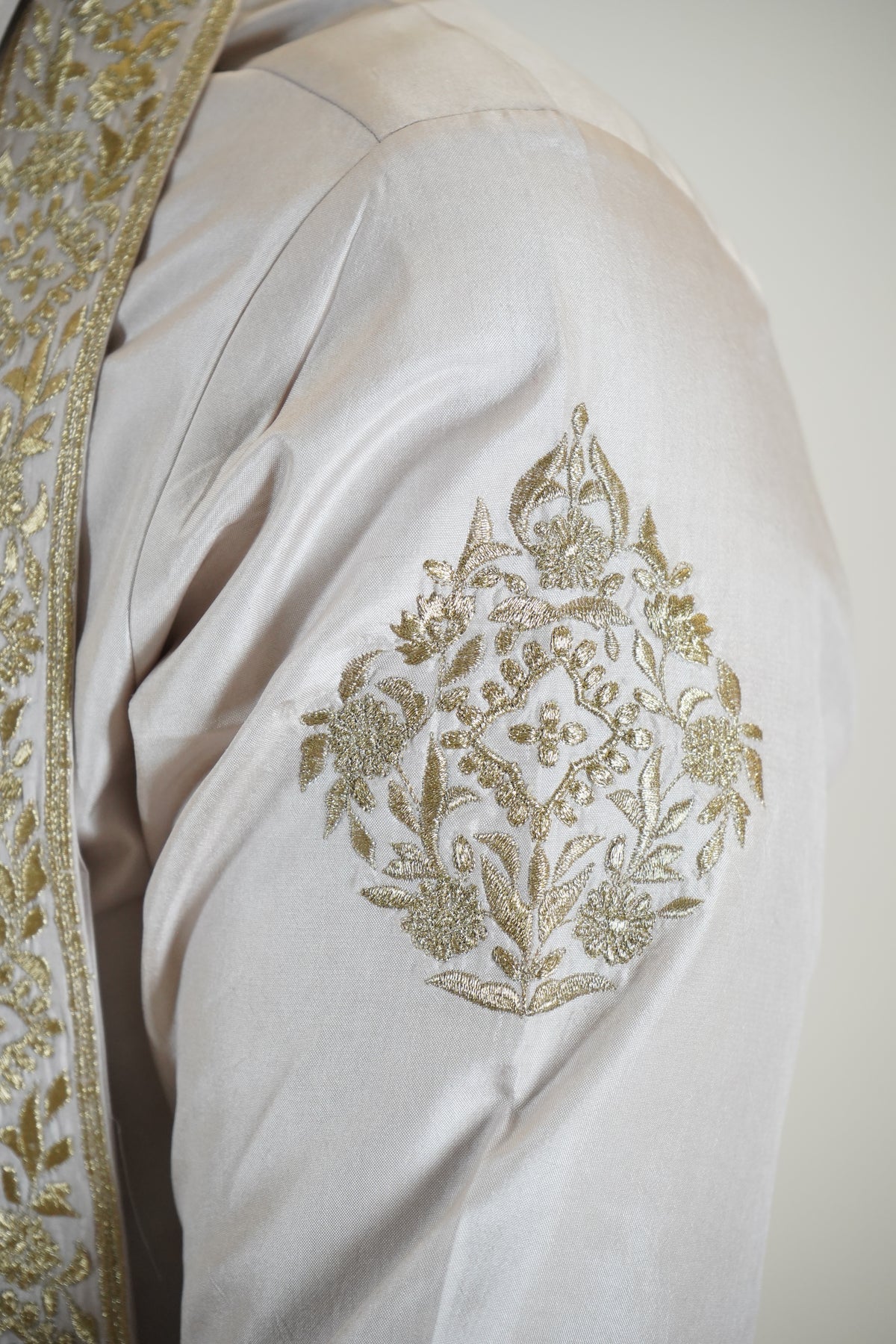 Ivory Embroidered Kurta Set with Traditional Dhoti & Gold Zari Stole for Men – Wedding & Festive Ethnic Wear