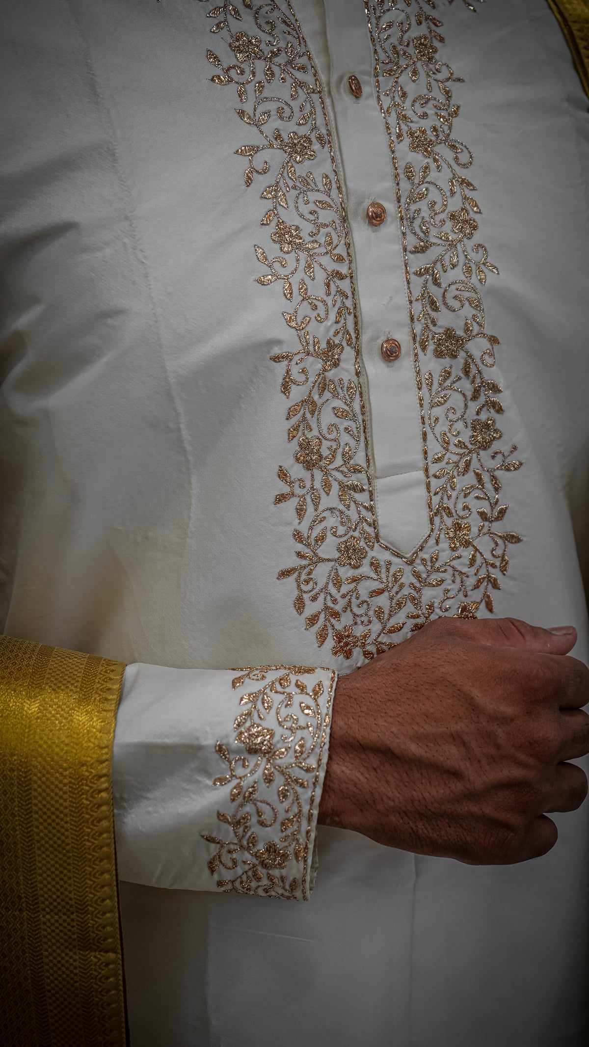 Off-white embroidered Pattu kurta