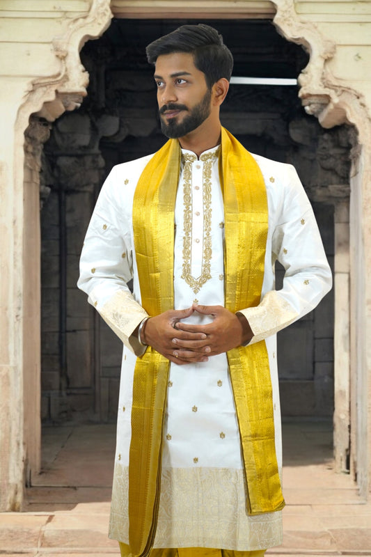 Suvarna Chandari Kurta