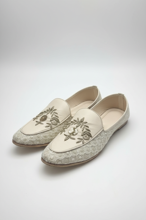 White chikankari embro joothi
